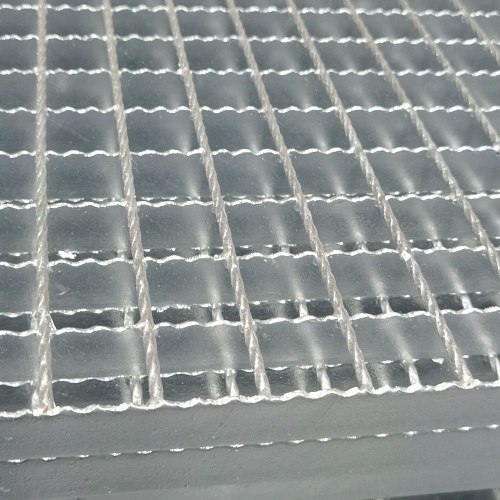 平臺鋼格板鋼格柵在石油化工領(lǐng)域的應(yīng)用