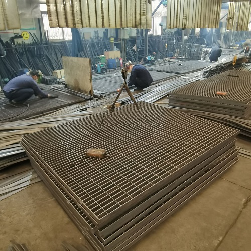 汽車停車場(chǎng)平臺(tái)鋼格板鋼格柵的防滑設(shè)計(jì)