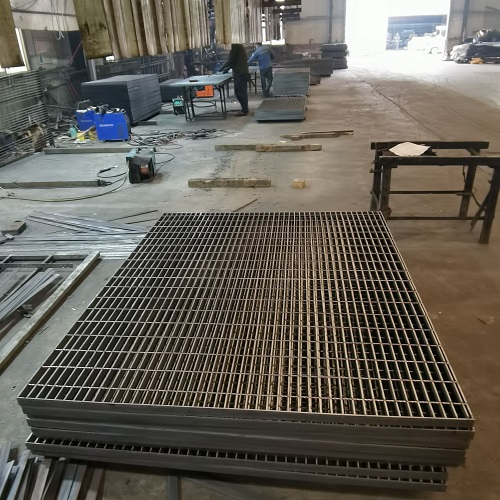 汽車停車場(chǎng)平臺(tái)鋼格板鋼格柵的防滑設(shè)計(jì)