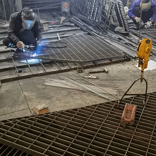 項目平臺鋼格柵板防腐與防滑措施解析