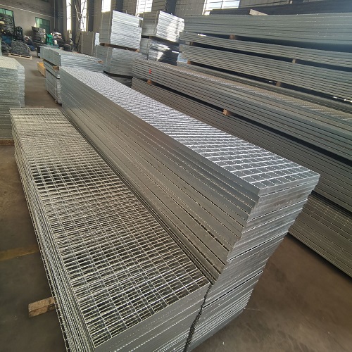 高空作業(yè)平臺專用鋼格板：安全承重設(shè)計(jì)全解析！