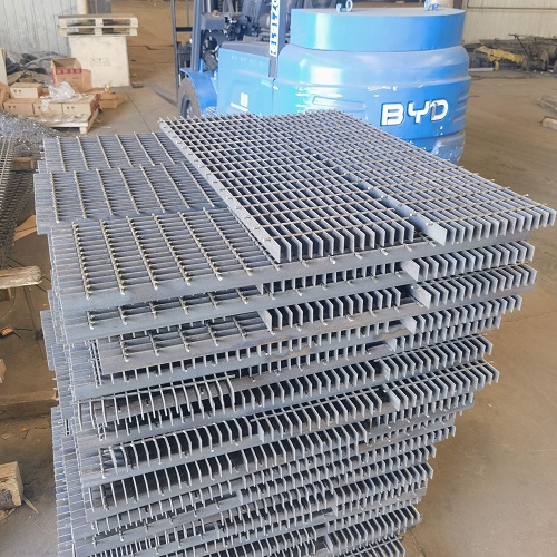 客戶血淚教訓(xùn)：選錯(cuò)鋼格板規(guī)格，3個(gè)月就變形！