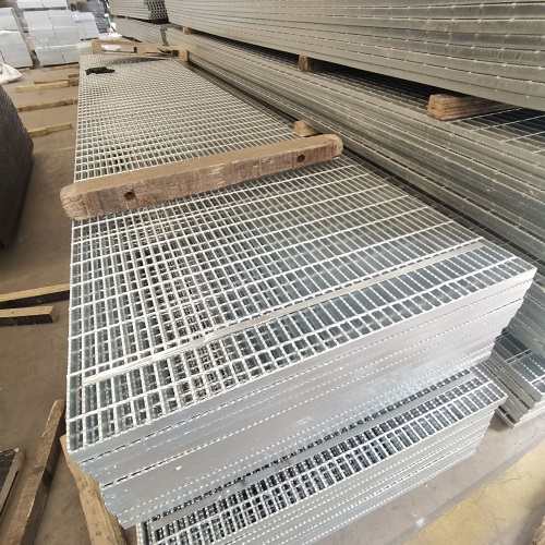 化工廠鋼格板選型指南：耐酸耐腐蝕材質推薦！