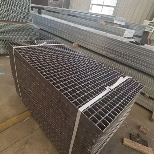 污水處理廠鋼格柵怎么選？耐腐蝕方案全解析