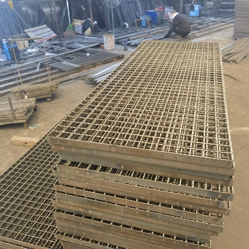 鋼格柵≠普通鋼板！它的獨特優(yōu)勢全在這里