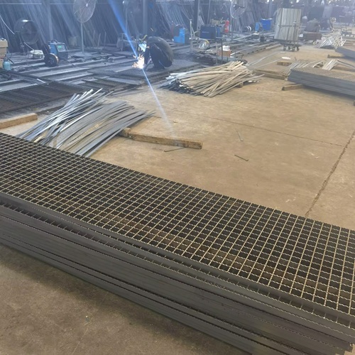 鋼格板排水不暢怎么改進(jìn)？試試這樣做