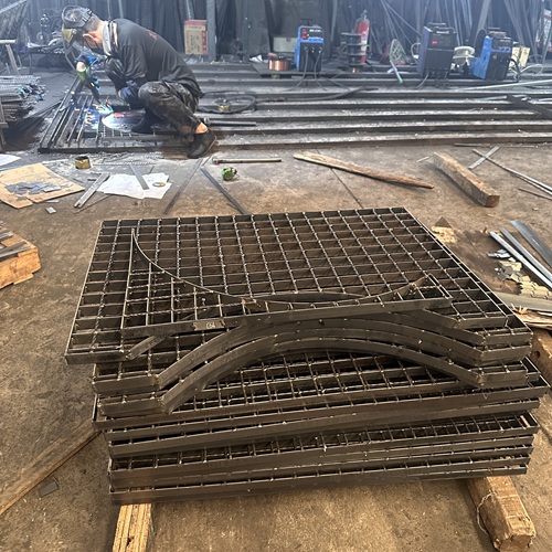 鋼格柵板憑啥火了這4點(diǎn)太關(guān)鍵了